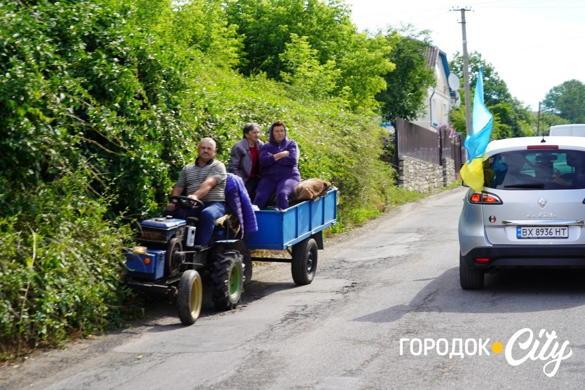 У Сатанові провели автопробіг на підтримку зниклих безвісти та полонених