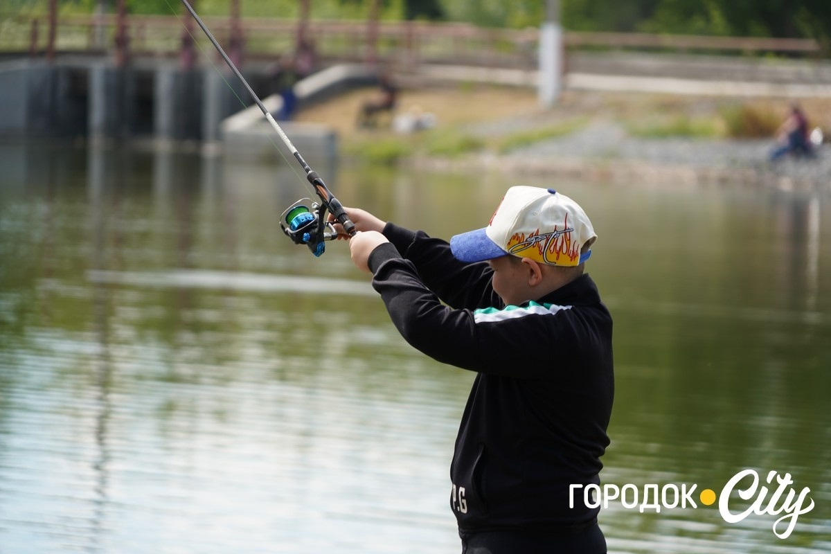 У Городку вперше провели дитячі змагання з риболовлі