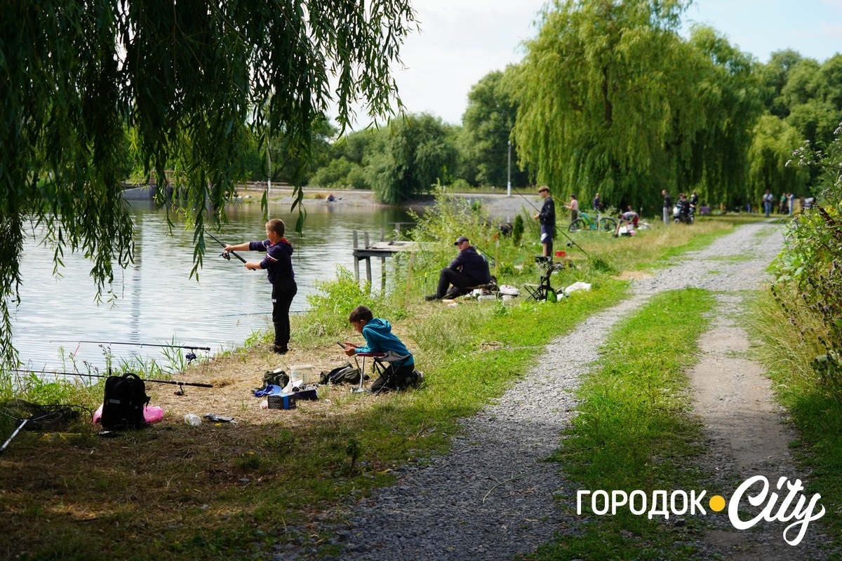 У Городку вперше провели дитячі змагання з риболовлі