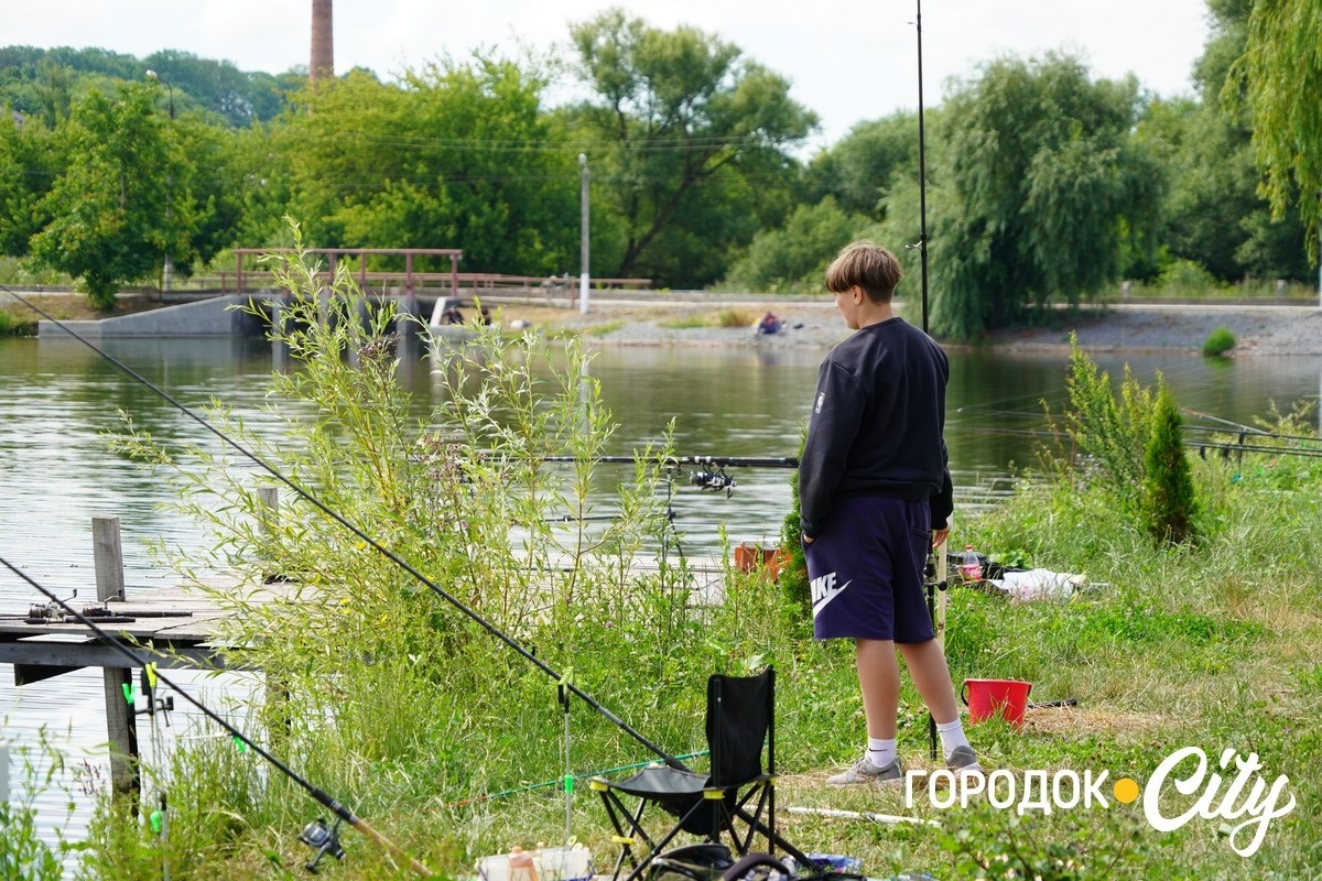 У Городку вперше провели дитячі змагання з риболовлі