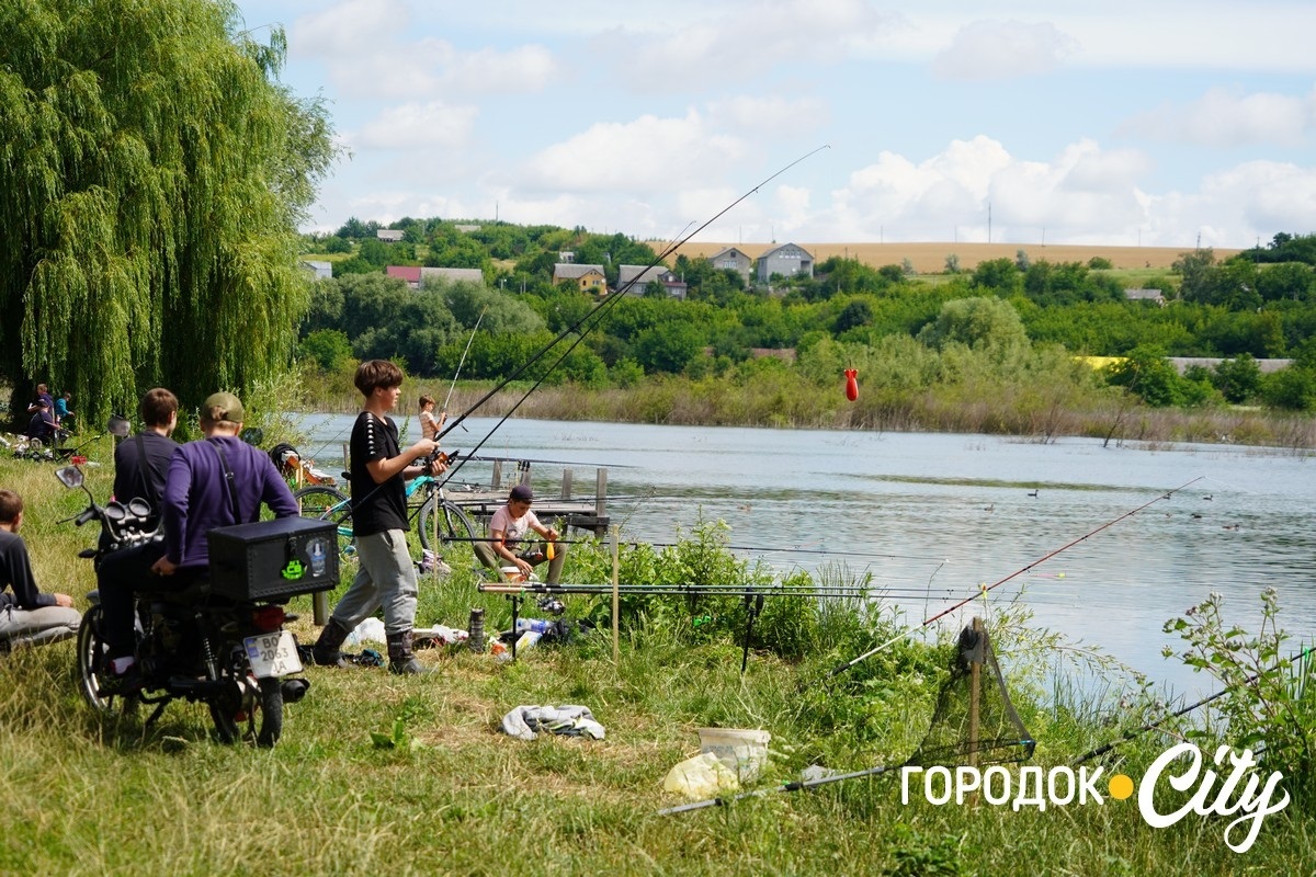У Городку вперше провели дитячі змагання з риболовлі