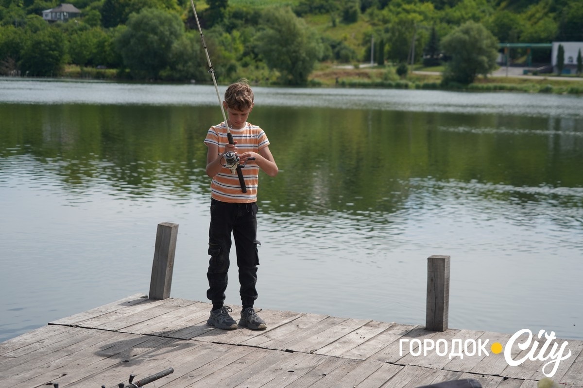 У Городку вперше провели дитячі змагання з риболовлі