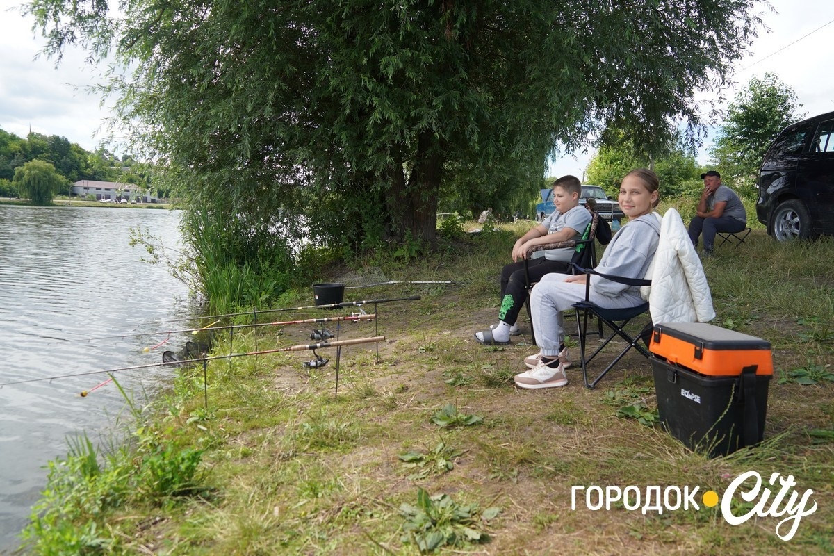 У Городку вперше провели дитячі змагання з риболовлі