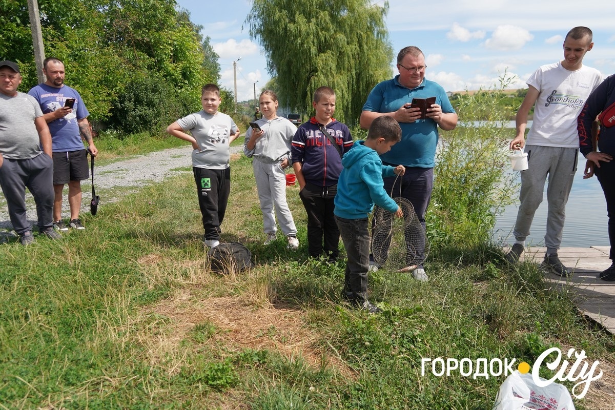У Городку вперше провели дитячі змагання з риболовлі