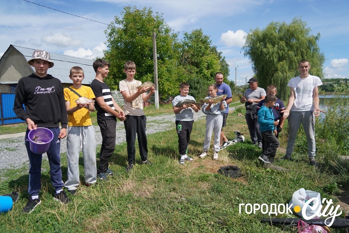 У Городку вперше провели дитячі змагання з риболовлі