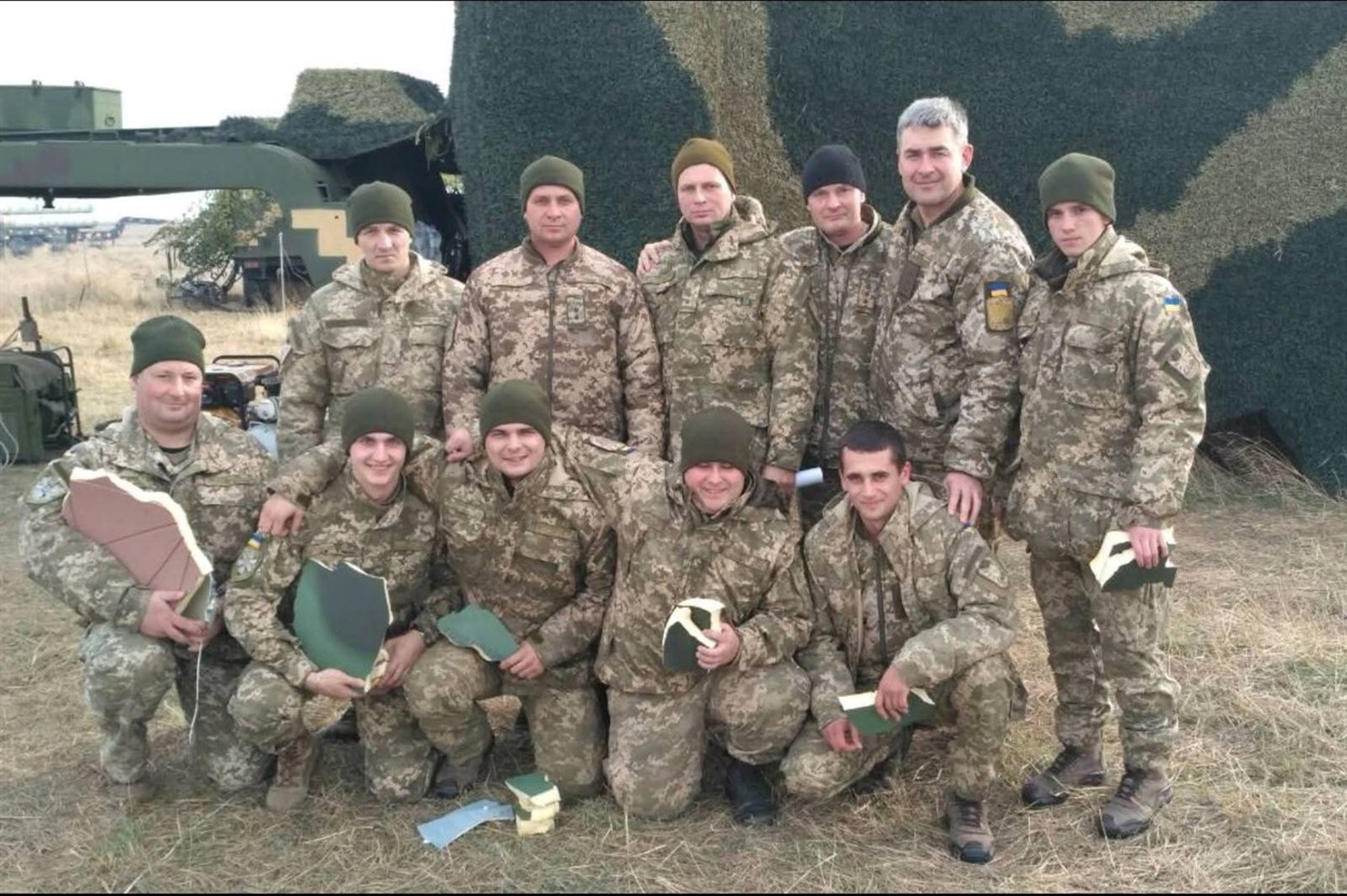 Олександр Мельник з побратимами.