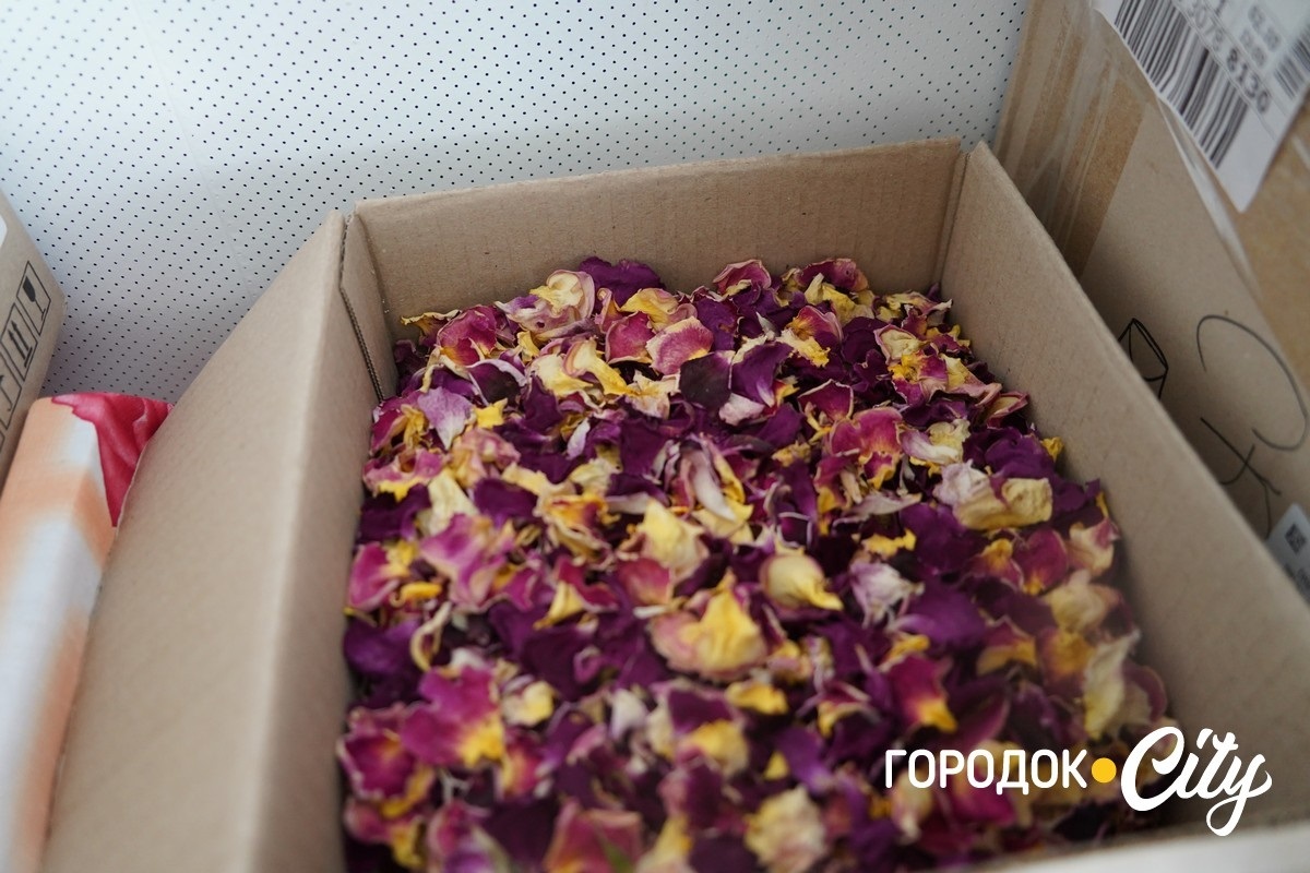 Понад 70 сіток для фронту. Як волонтерки з Великої Левади допомагають захисникам