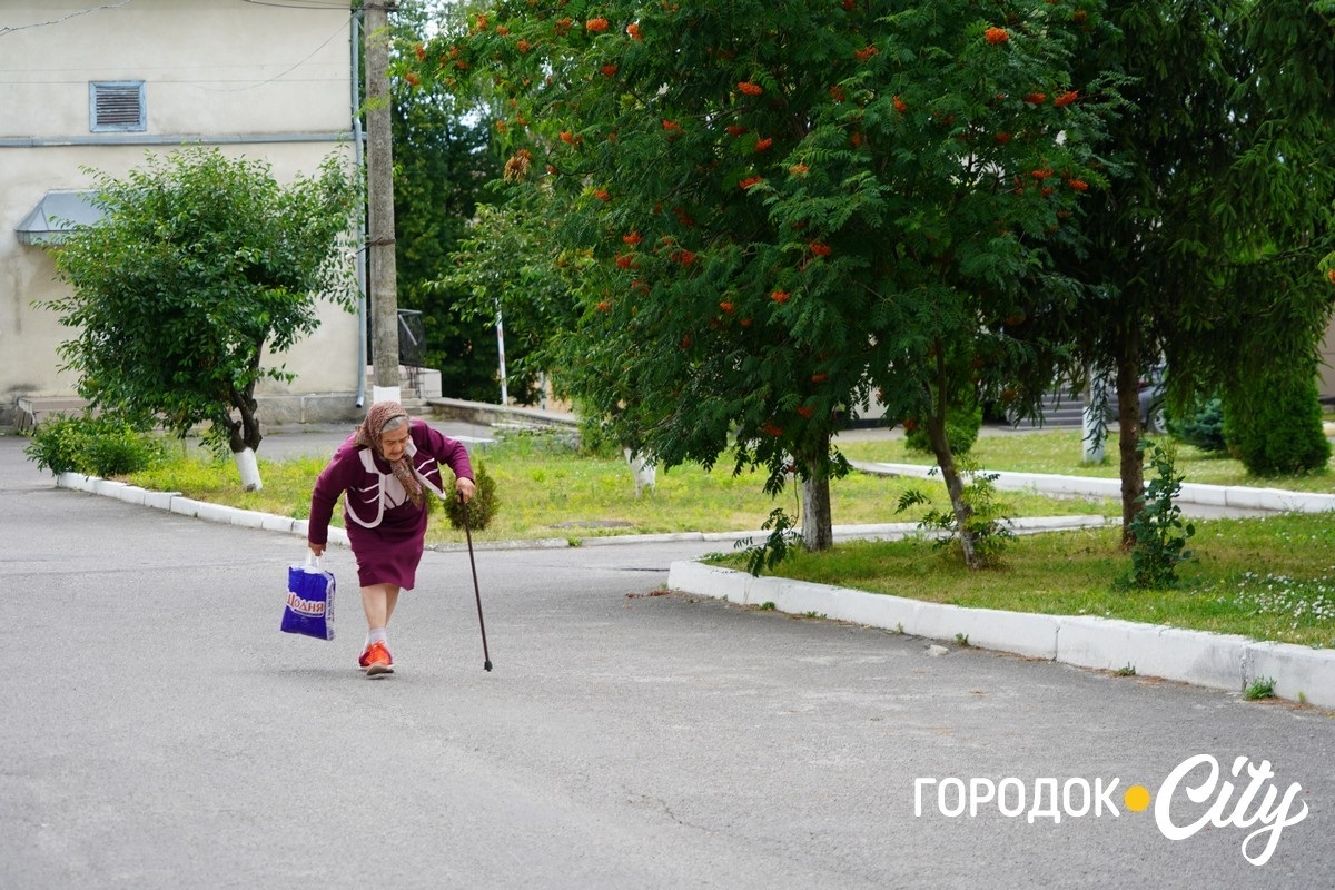 Як працює Городоцька лікарня: один день із життя тих, хто рятує та дарує надію (ФОТОРЕПОРТАЖ)