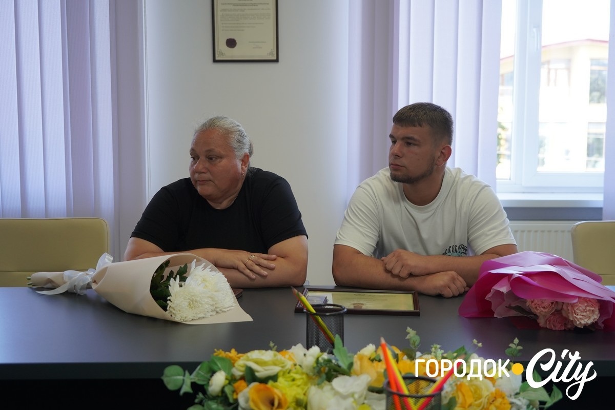 Рідним двох полеглих захисників у Городку вручили посмертні нагороди
