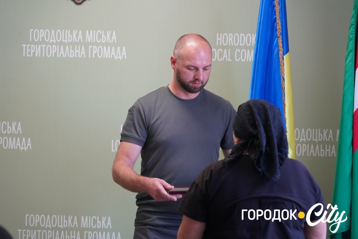 Рідним двох полеглих захисників у Городку вручили посмертні нагороди