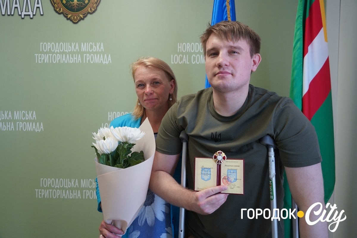 Микола Маремуха з мамою.