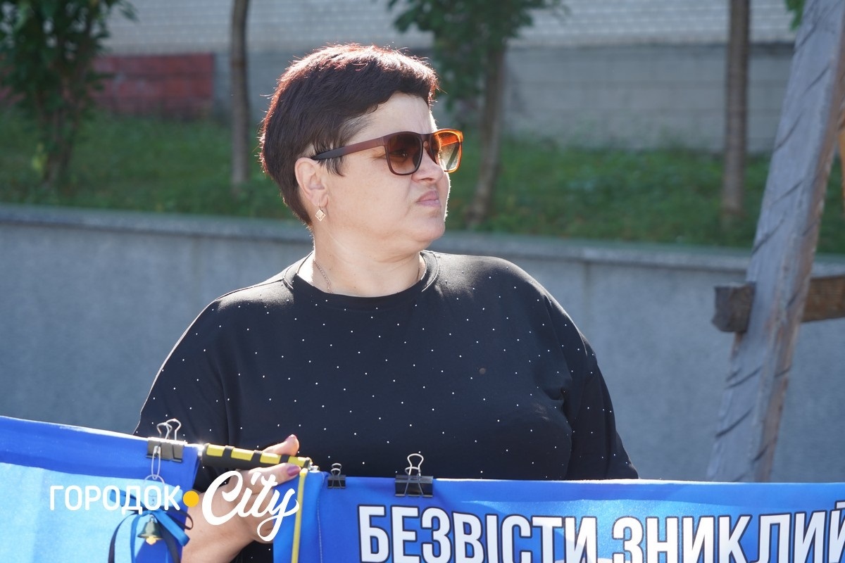 У Городку відкрили «Скриню листів надії»: першими листи опустили діти зниклих безвісти воїнів