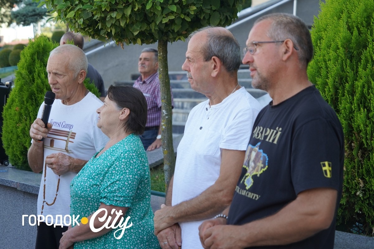 У Городку відкрили «Скриню листів надії»: першими листи опустили діти зниклих безвісти воїнів