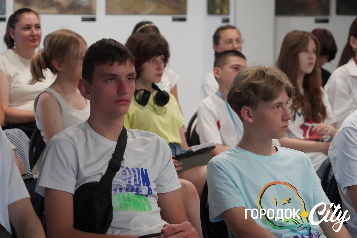 Як народжуються сучасні ліки: учасники літньої школи Виноградського побували у ролі розробників