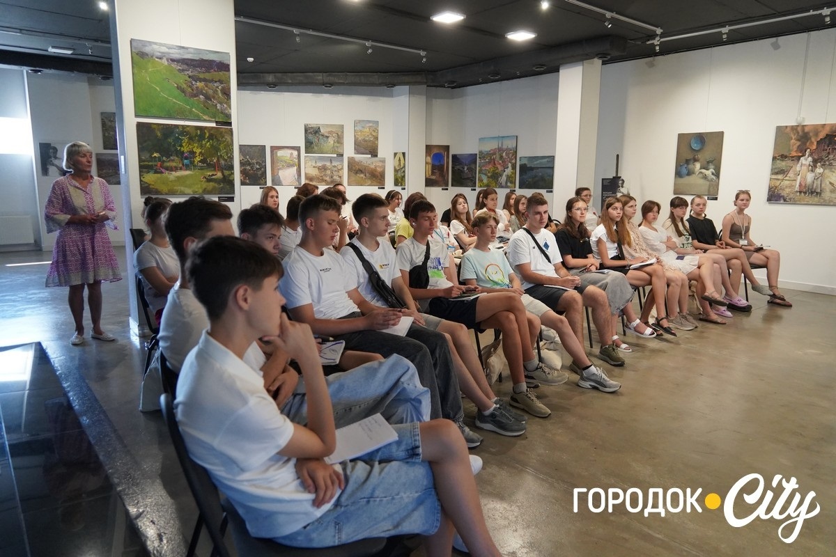 Як народжуються сучасні ліки: учасники літньої школи Виноградського побували у ролі розробників