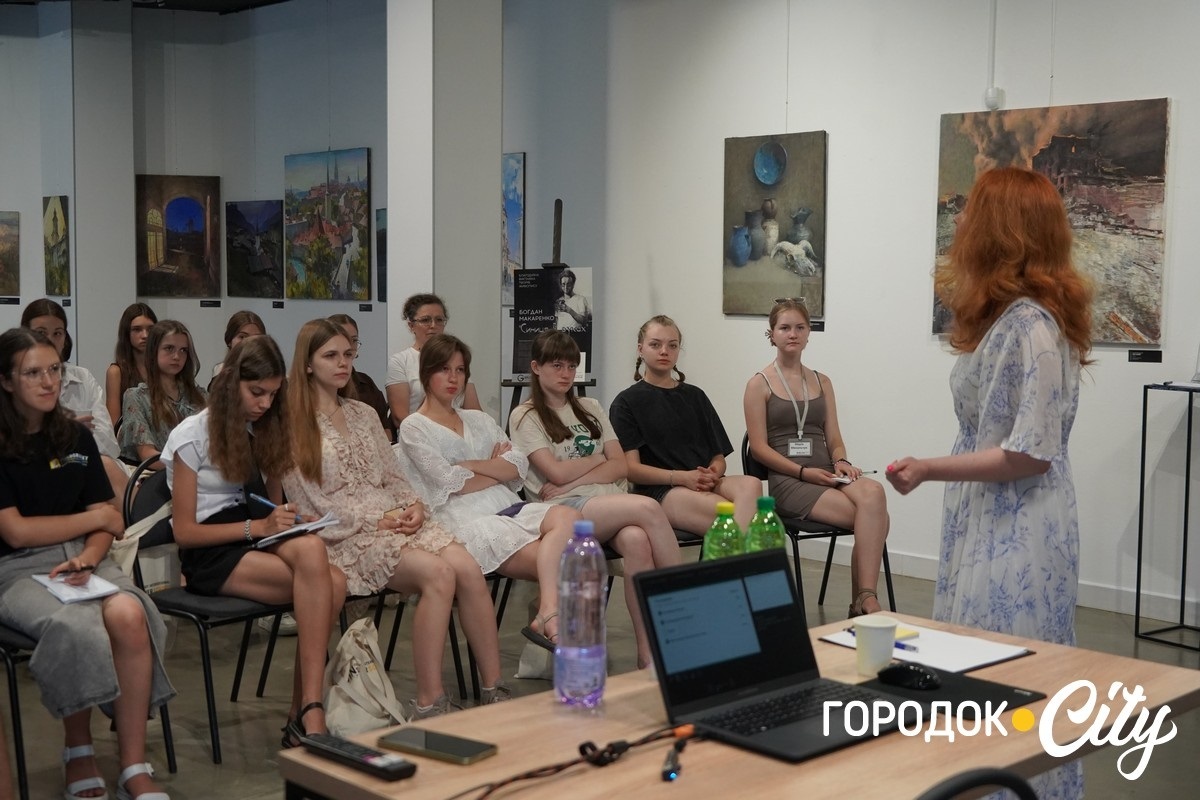 Як народжуються сучасні ліки: учасники літньої школи Виноградського побували у ролі розробників