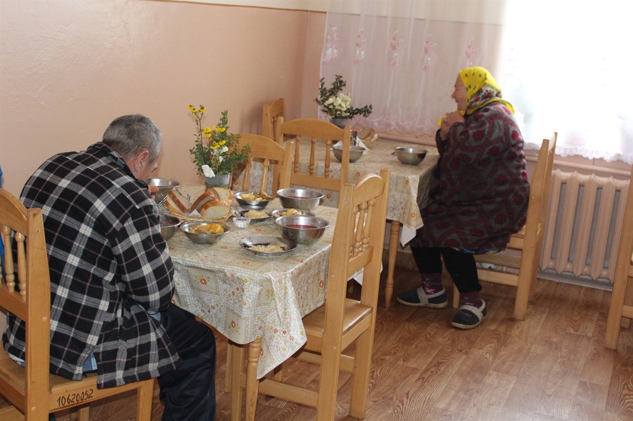 Для загального користування — кімната відпочинку, душеві кабіни, ванни, оснащена їдальня.