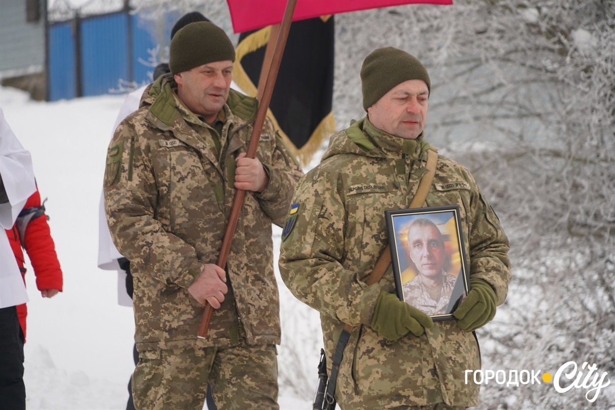 Траурний кортеж із тілом загиблого воїна у Городку