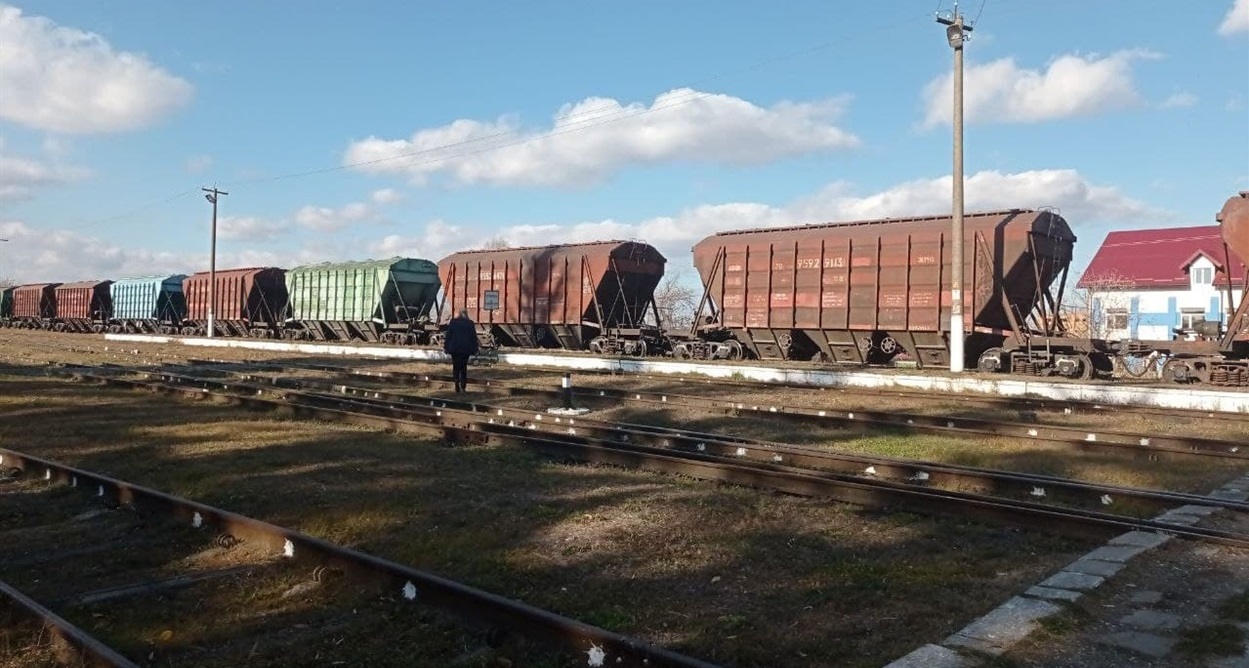 Ольга Ямборко потяги зустрічає уже понад 40 років. А таку професію обрала ще у 12 років.