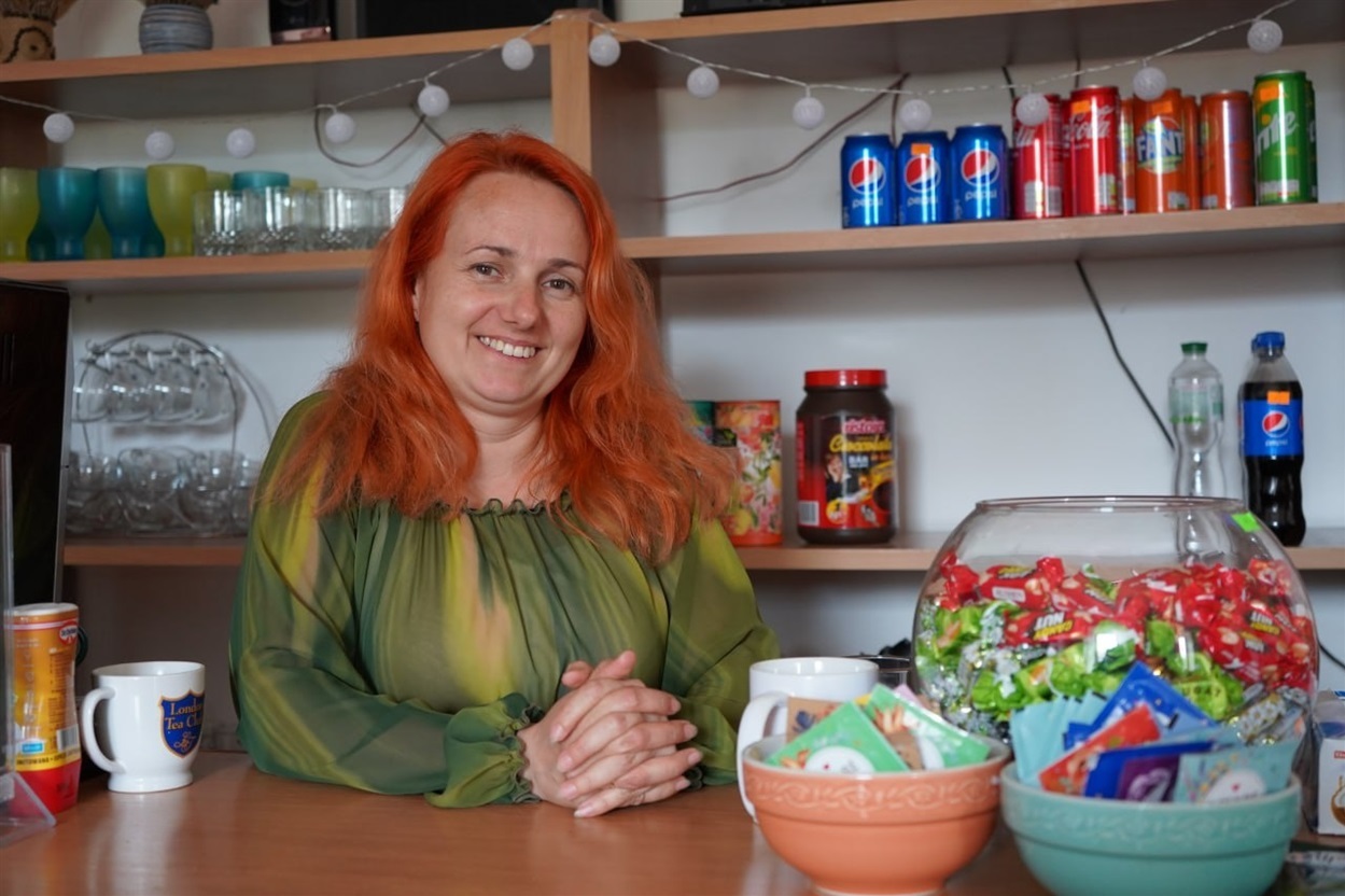 Аліна Рибакова у кав'ярні-читальні