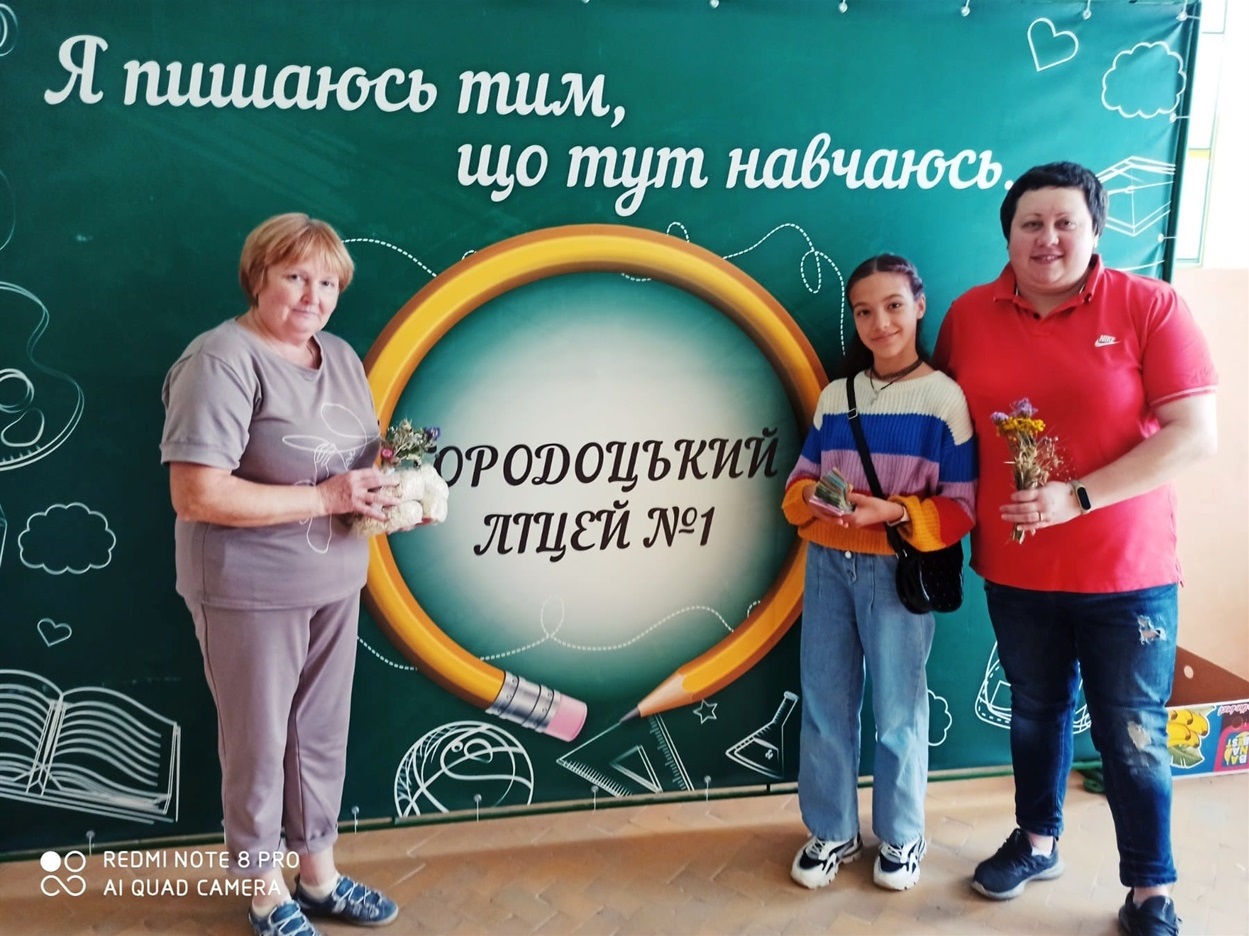 Дівчинка віддала вчителям 5 тисяч 434 гривні.
