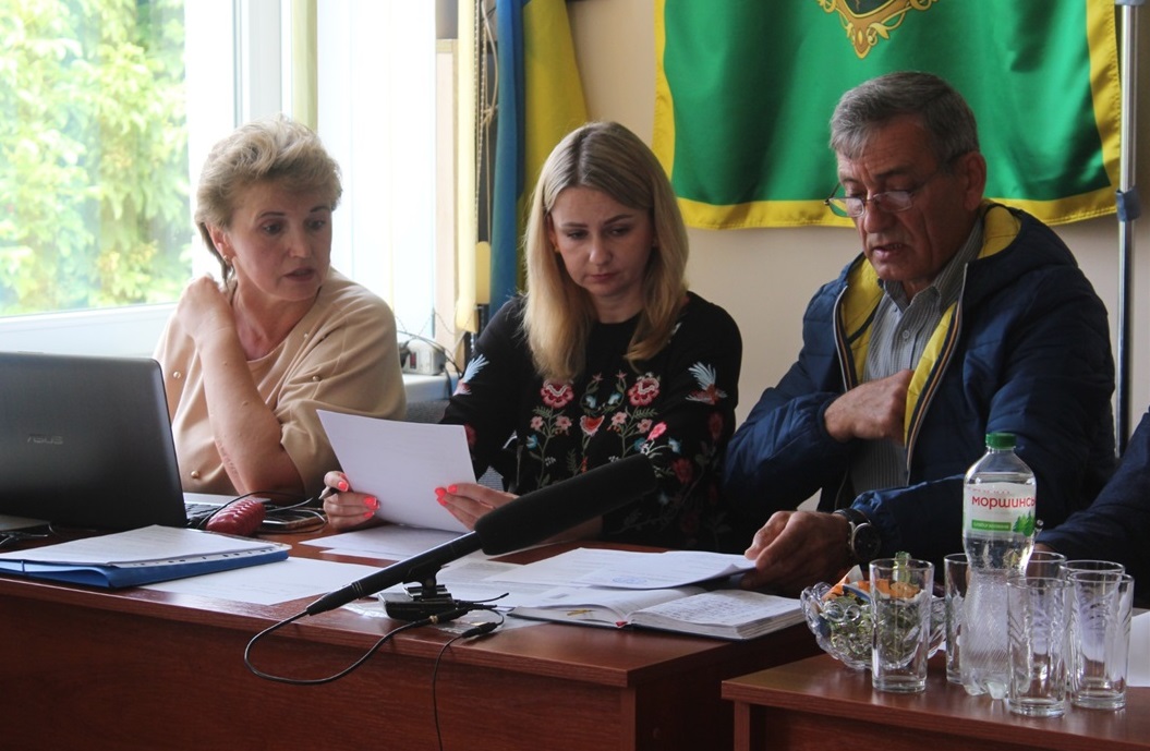 Думка членів комісії розділилася. Троє з них вирішили дати шанс Наталії Новосад і спробувати себе на посаді директора освітнього закладу, а троє були категорично проти.