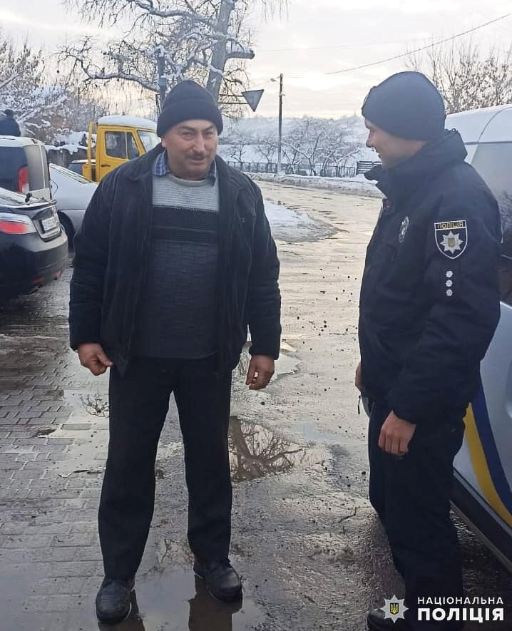 Городоцькі поліцейські проводять роз'яснювальну роботу з учасниками дорожнього руху.