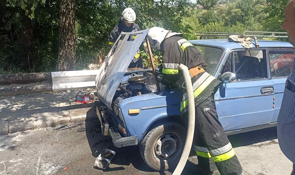 Горів автомобіль
