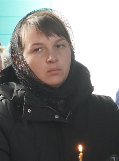 Альона, дружина молодшого брата загиблого воїна. 