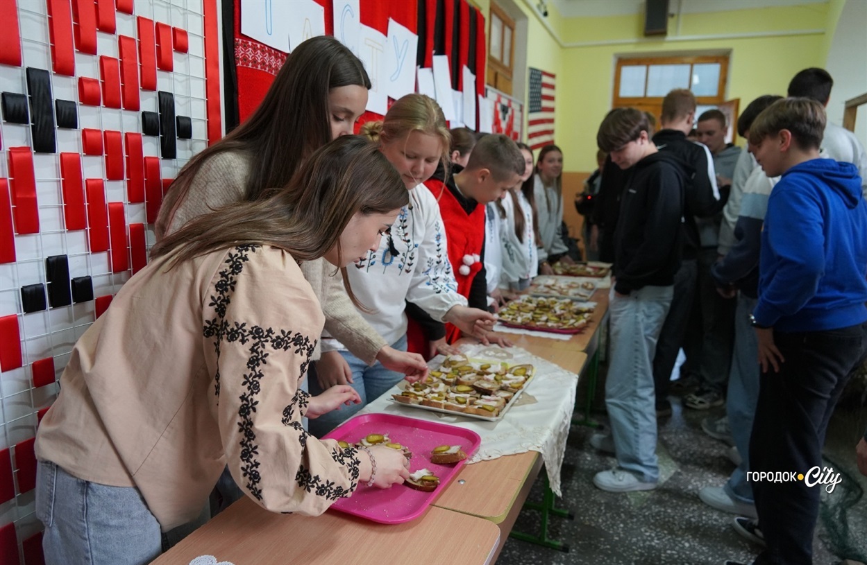 Частування у Городоцькому ліцеї