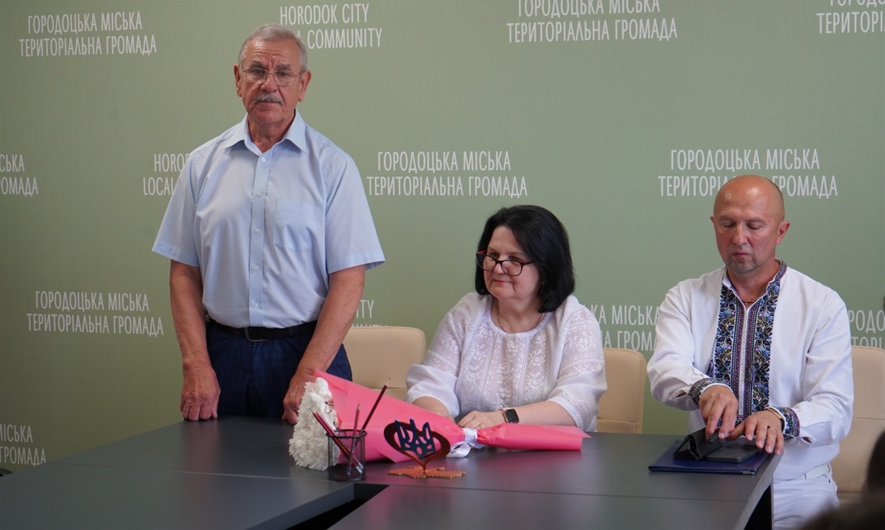 Зі святом городоччан та городоччанок привітав також депутат Хмельницької обласної ради Володимир Поворозник.