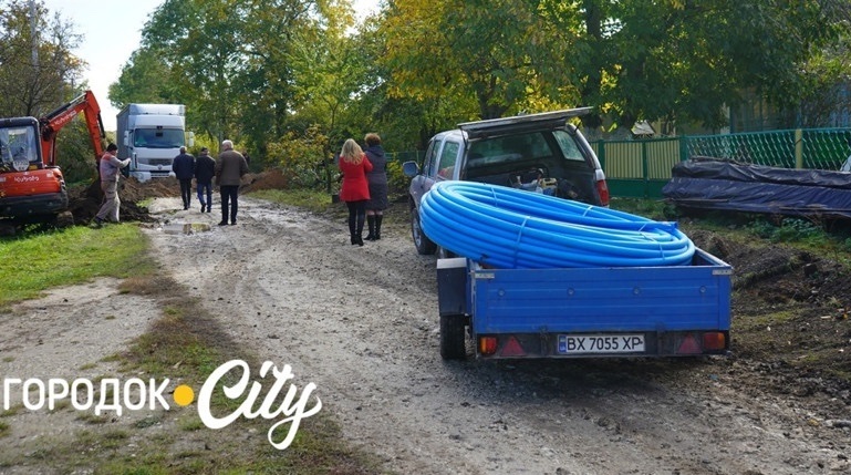 Підчас робіт з прокладання нового водогону у селі Підлісний Олексинець.