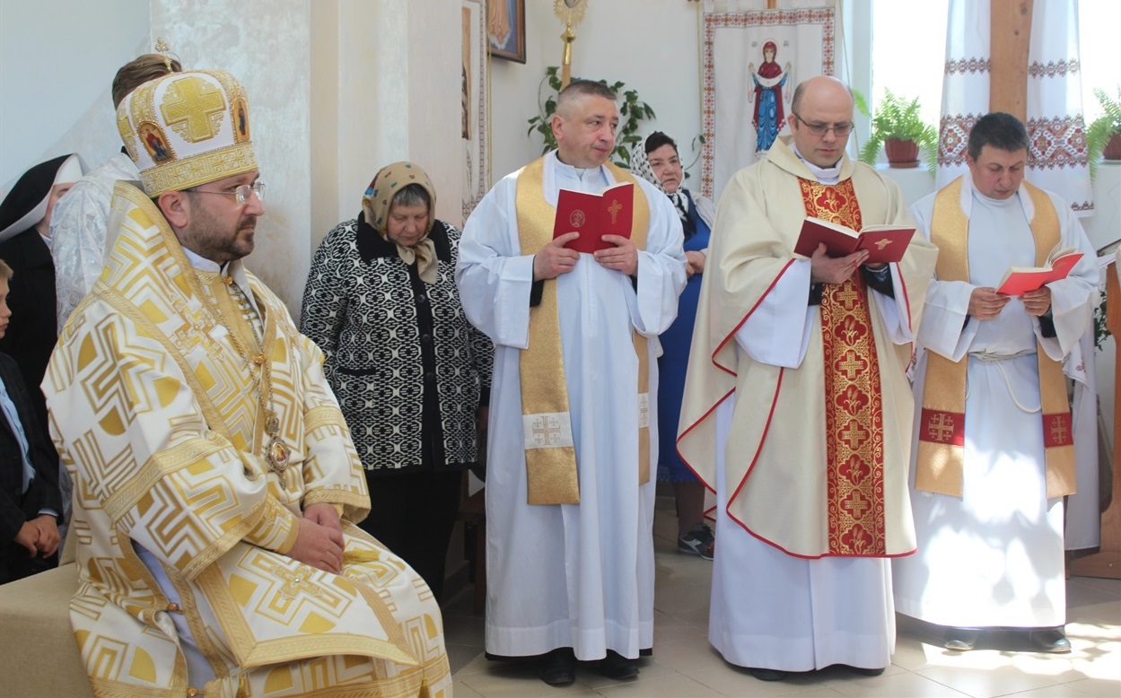 Літургію співслужили священники з України та Польщі, зокрема й Римо-католицької Церкви.