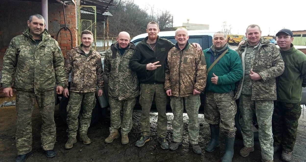 Руслан Зеленков із побратимами
