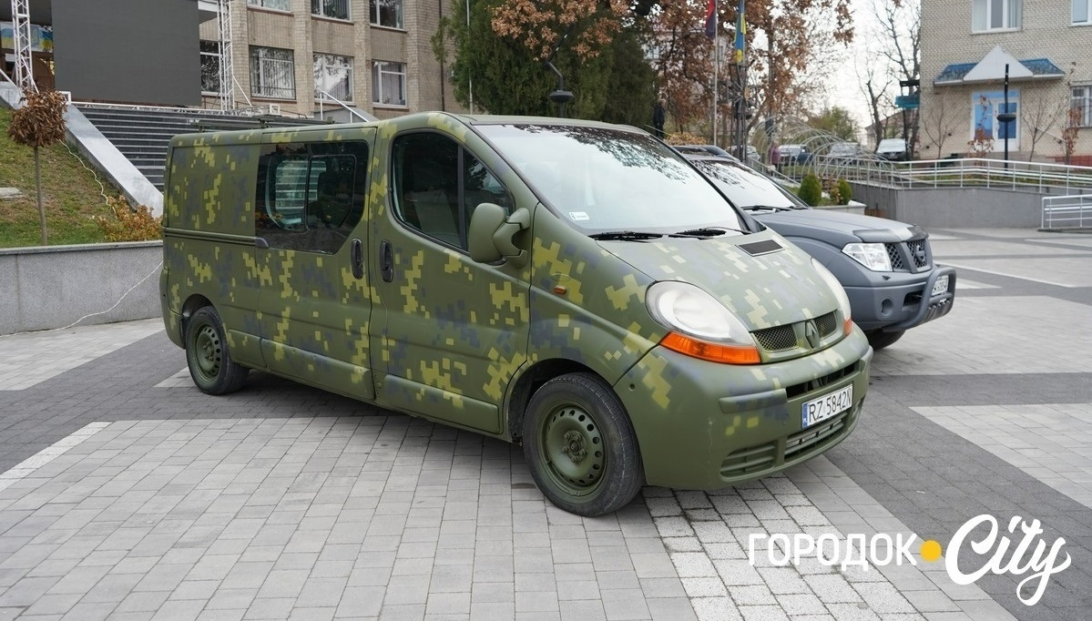 Автівки, які воїнам у 2024 році придбали за кошти зібрані представниками культури. 