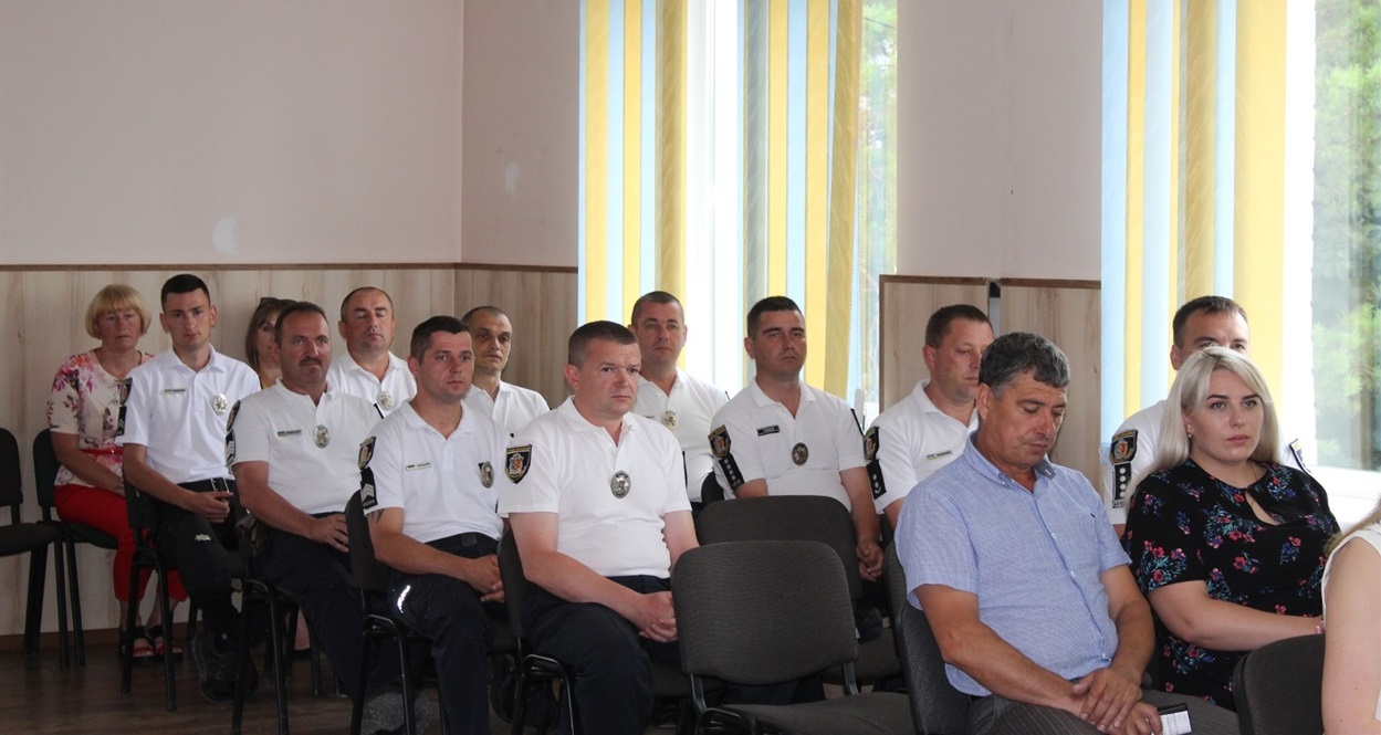 Та ті, хто залишився, намагаються мужньо тримати оборону.
