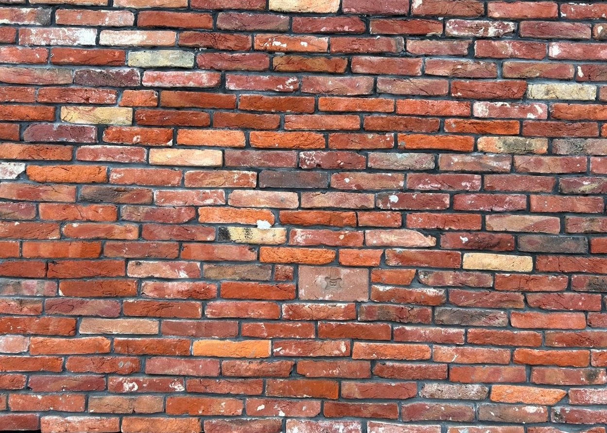 Цеглу дослідник розрізняє по кольору