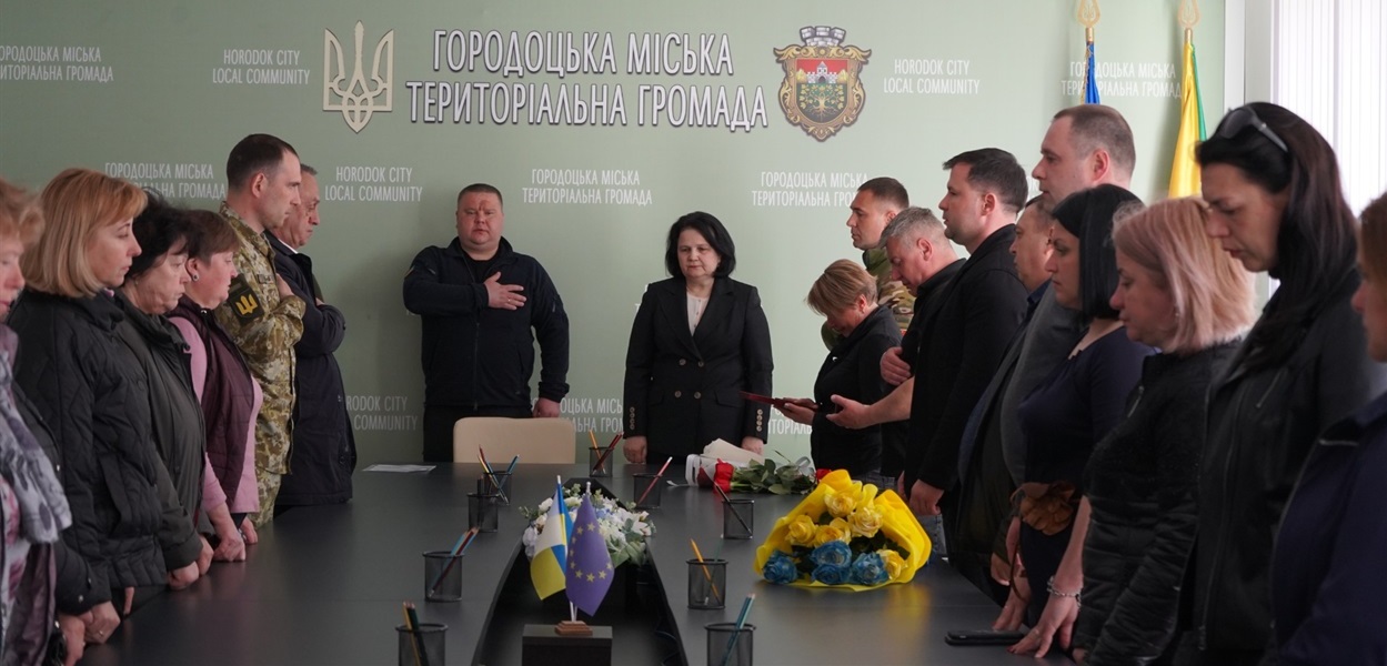 На урочистий захід з вшанування пам'яті загиблого Героя запросили батьків, друзів родини та вчителів Олександра Башука.