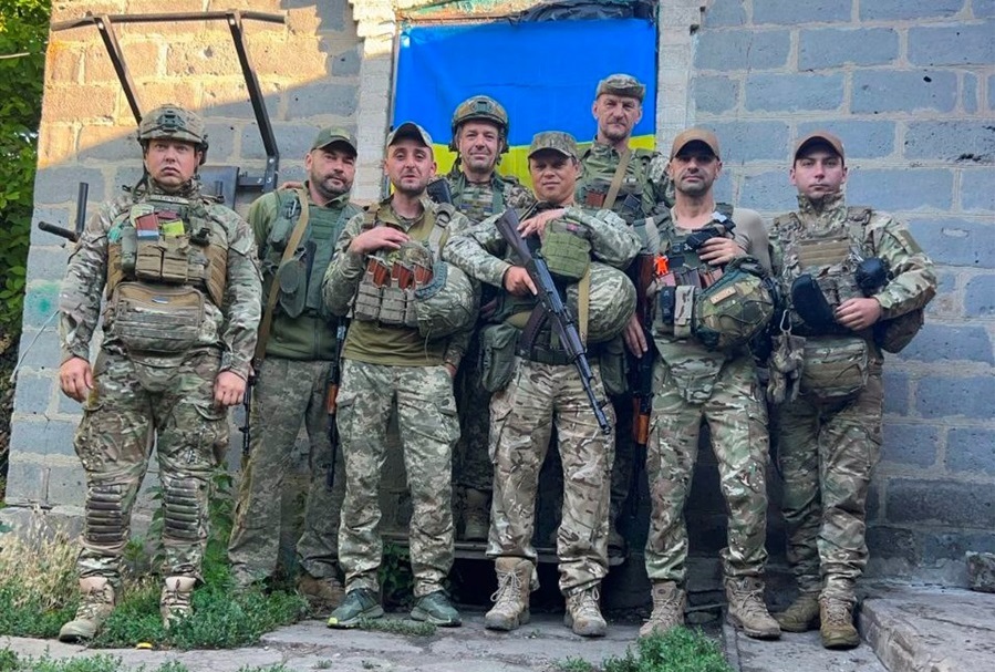 Сергій Ковацький з побратимами.