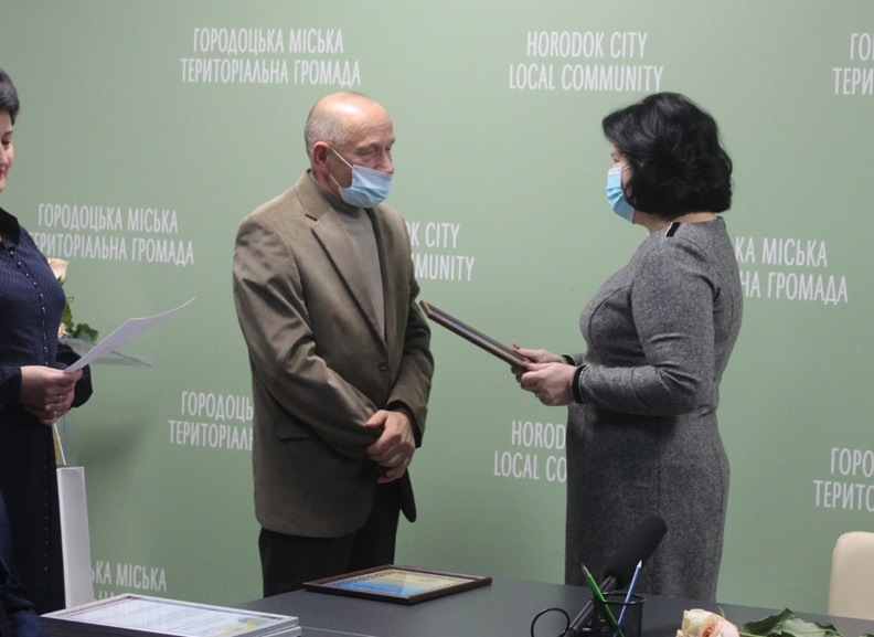Відзнаки вручали і ветеренам місцевого самоврядування, зокрема Петру Кривому.